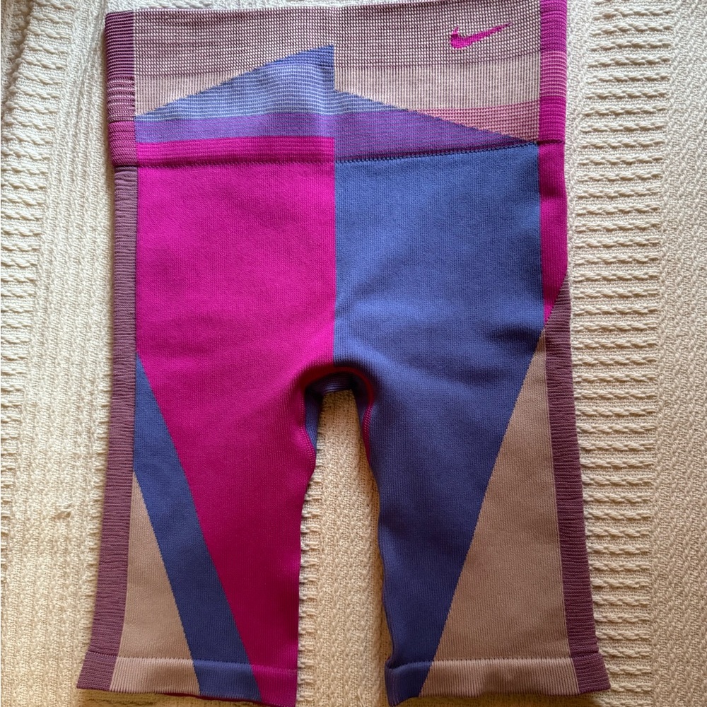 Nike shorts women’s small